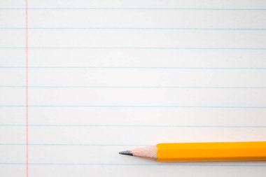 Okul, eğitim kavramı - için turuncu kalem kadar yakın ve kompozisyon kitap eğitim yeni akademik yıl için arka plan üzerinde başlamak ya da dönem başlangıç çalışma. Mock-up kopya alanı