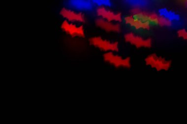 Halloween arka plan için yarasalar şeklinde çok renkli ışıklar bokeh defocused. kopya uzay-tatil, dekorasyon ve parti kavramı