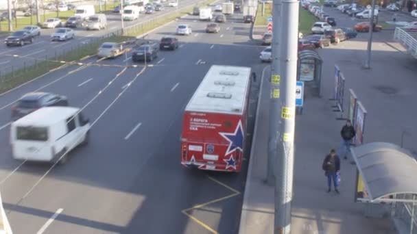 Rusya Saint Petersburg Ekim 2018 Otobüs Sonbaharda Güneşli Bir Günde — Stok video