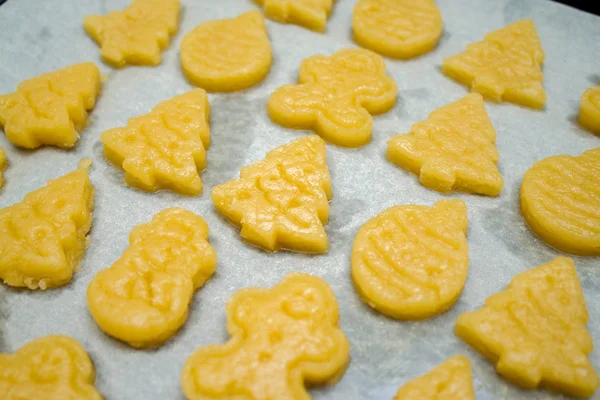 Biscuits Noël Pour Enfants Fabrication Pain Épice Forme Boule Sapin — Photo