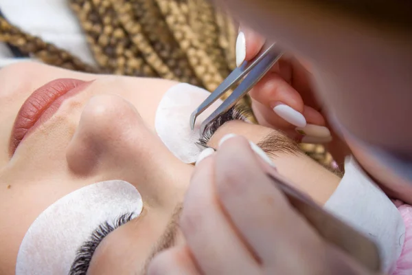 Procedimiento Extensión Pestañas Ojo Mujer Con Pestañas Largas Falsas Primer — Foto de Stock