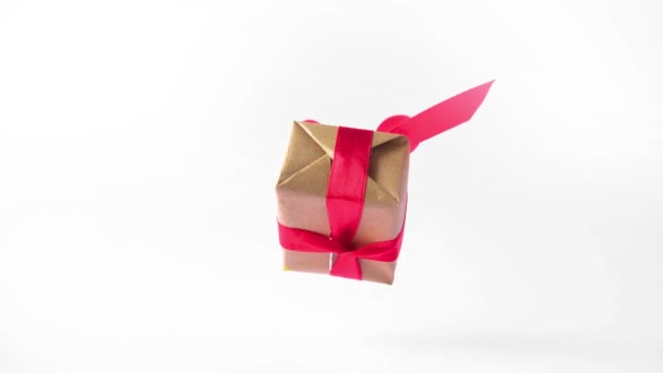 Gift Box Red Ribbon Spinning White Screen 360 Degree Rotation — Stock Video