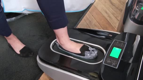 Visitor Putting Foot Automatic Shoe Cover Dispenser Clinic Hall Hightech — Stock Video