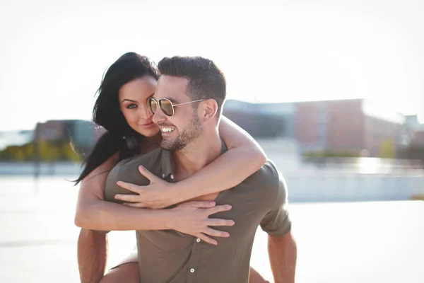 Happy Young Caucasian Urban Couple Doing Piggyback Outdoors Happiness Woman — Stock Photo, Image