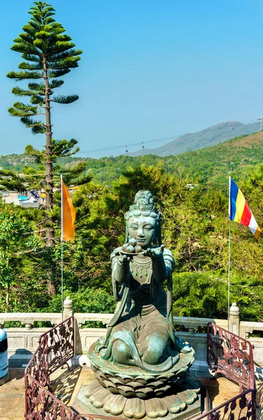Buddhistische Statuen beim Ngong Ping, auf dem Weg zum tian tan Buddha. hong kong — Stockfoto