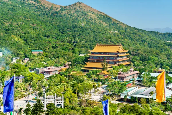 Mosteiro de Po Lin localizado no planalto de Ngong Ping, na ilha de Lantau, Hong Kong — Fotografia de Stock