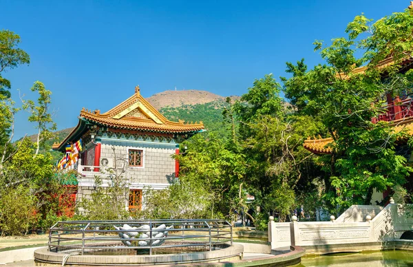 Mosteiro de Po Lin localizado no planalto de Ngong Ping, na ilha de Lantau, Hong Kong — Fotografia de Stock