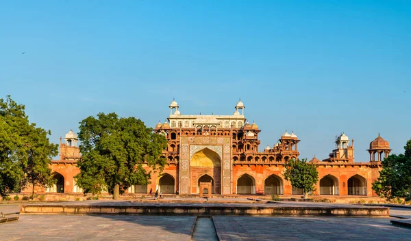 Túmulo de Akbar, o Grande, no Forte Sikandra em Agra, Índia — Fotografia de Stock