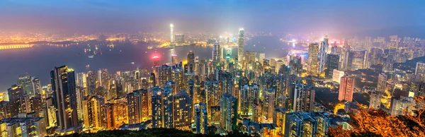 Панорама острова Гонконг вечером, Китай — стоковое фото