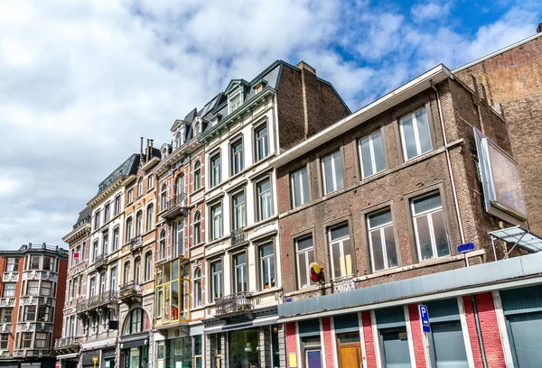 Типичные здания в центре города Льеж, Бельгия — стоковое фото