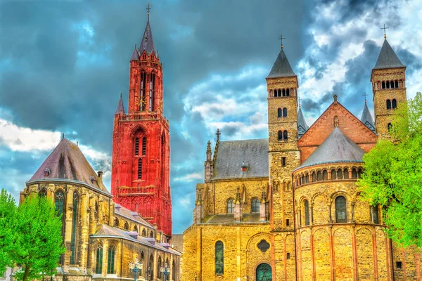 Saint Servatius Basilica and St. John Church on Vrijthof Square in Maastricht, the Netherlands — Stock Photo, Image