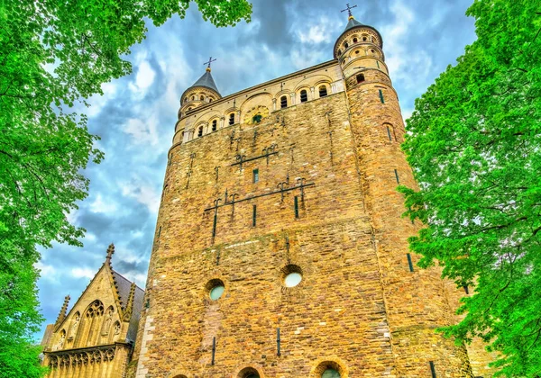 Basiliek van Onze-Lieve-Vrouw, Basílica de Nossa Senhora em Maastricht, Países Baixos — Fotografia de Stock