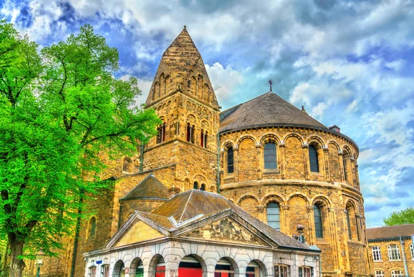 Basiliek 面包车 Onze-死期-Vrouw, 我们的夫人在马斯特里赫特, 荷兰的大教堂 — 图库照片