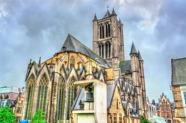 Kostel sv, jedna z nejvýznamnějších památek v Gentu, Belgie — Stock fotografie