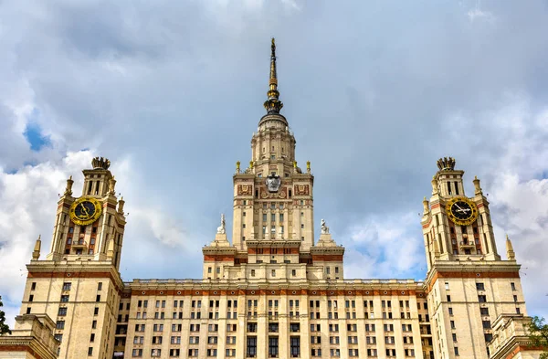 Hauptgebäude der staatlichen Universität von Moskau. Russland — Stockfoto