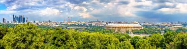 Luzhniki Stadı ile Moskova ve Moskova şehir iş bölgesi Panoraması