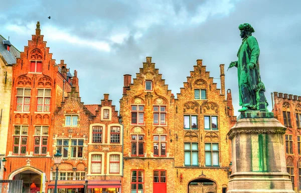 Estatua de Jan van Eyck, primer pintor neerlandés en Brujas, Bélgica —  Fotos de Stock