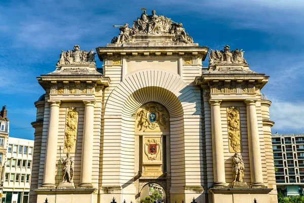 Porte de Paris, Тріумфальна арка в Лілль, Франція — стокове фото