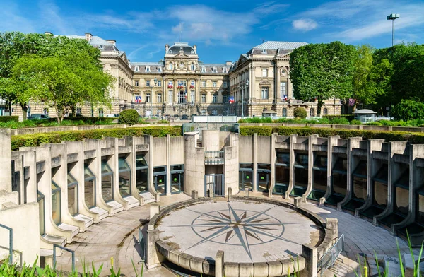 Anfiteatro e Prefeitura de Lille na Praça da República. França — Fotografia de Stock