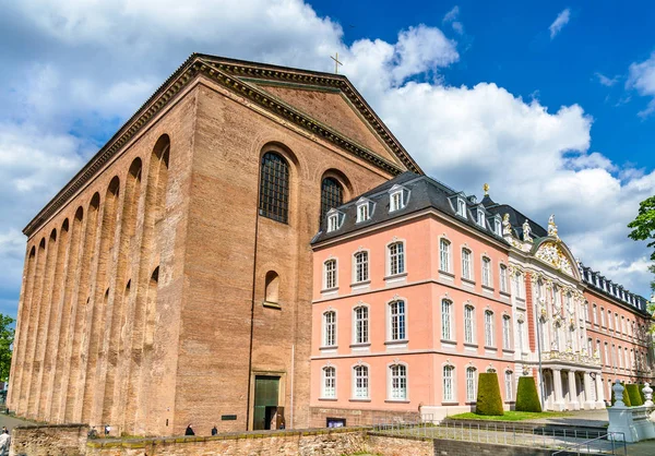 La Basílica de Constantino y el Palacio Electoral de Tréveris, Alemania — Foto de Stock