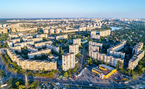 Vista aérea do distrito Raiduzhnyi de Kiev, Ucrânia — Fotografia de Stock