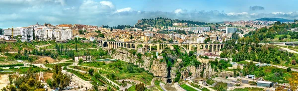 Skyline Constantine, egy nagyvárosban, Algéria — Stock Fotó