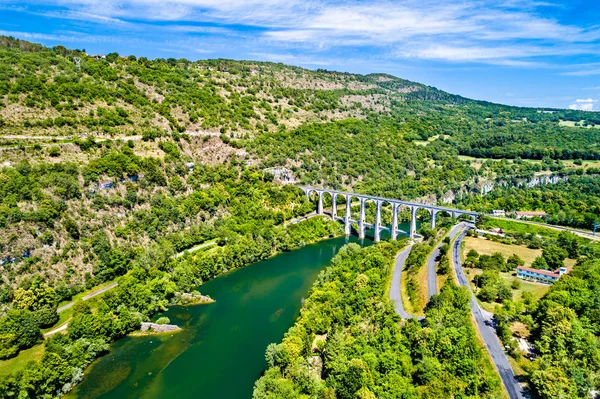 Il viadotto Cize-Bolozon attraverso il fiume Ain in Francia — Foto Stock