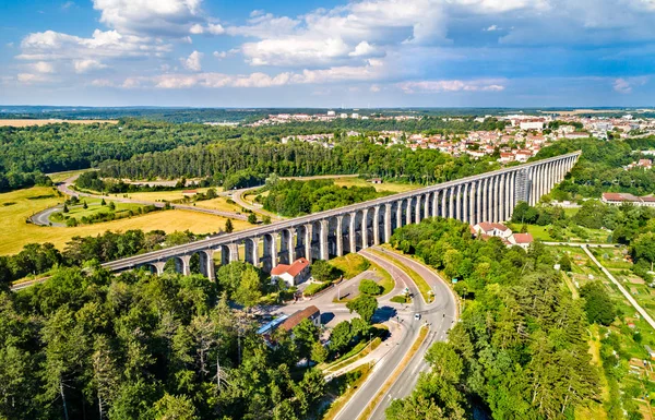 Vista aérea del viaducto de Chaumont, un puente ferroviario en Francia —  Fotos de Stock