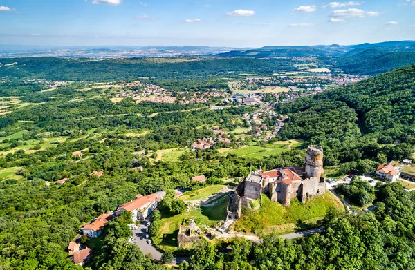 El castillo de Tournoel, un castillo en el departamento de Puy-de-Dome de Francia — Foto de Stock