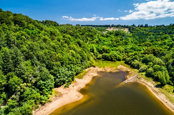 Stuwmeer op de rivier de Dordogne in de buurt van het Chateau de Val.-Frankrijk — Stockfoto