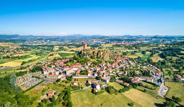 Vista del pueblo de Polignac con su fortaleza. Auvernia, Francia — Foto de Stock