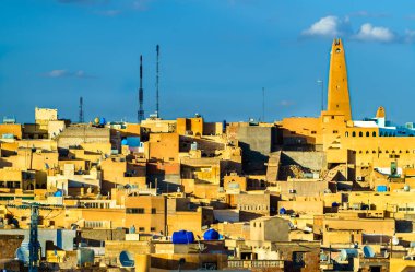 Ghardaia, Mzab Vadisi'nde bir şehir manzarası. UNESCO Dünya Mirası Cezayir