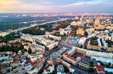 Bağımsızlık Meydanı - Maidan Nezalezhnosti ve diğer yerler Kiev, Ukrayna'nın havadan görünümü