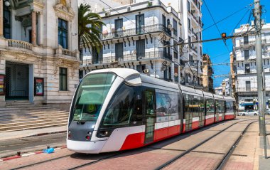 Şehir tramvay Oran - Cezayir, Kuzey Afrika'nın şehir merkezinde