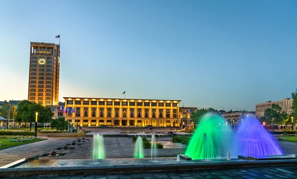 The city hall of Le Havre with a fountain. France — Stock Photo, Image