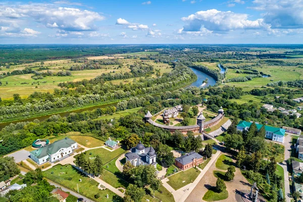 Vista da Fortaleza de Baturyn com o Rio Seym na Ucrânia — Fotografia de Stock