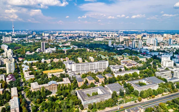Vista aérea da Universidade Técnica Nacional da Ucrânia, também conhecido como Igor Sikorsky Kyiv Instituto Politécnico — Fotografia de Stock