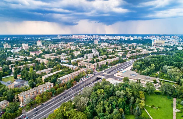 Flygfoto över stadsdelen Dorohozhychi i Kiev, Ukraina — Stockfoto