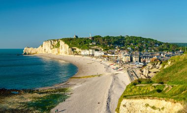 Etretat, Normandy, Fransa için bir turistik şehir panoraması