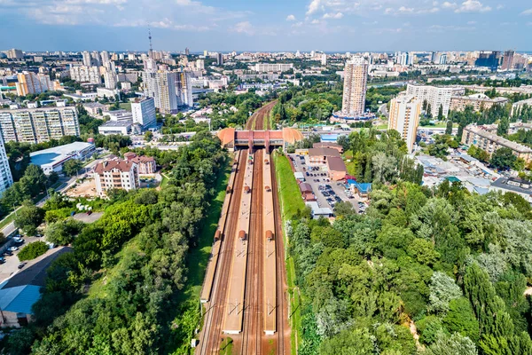 Nézd, Karavaevi dacsi állomás Kijev, Ukrajna — Stock Fotó