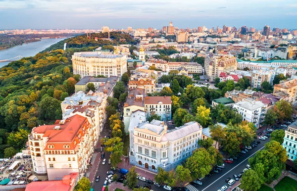 Widok z lotu ptaka w zabytkowym centrum Kijowa, Ukraina — Zdjęcie stockowe