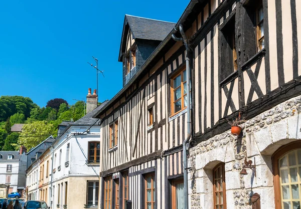 Traditionele huizen in Honfleur. Normandië, Frankrijk — Stockfoto