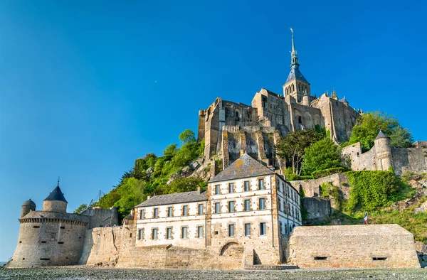 Mont-Saint-Michel, Normandy, Fransa için ünlü abbey görünümünü — Stok fotoğraf