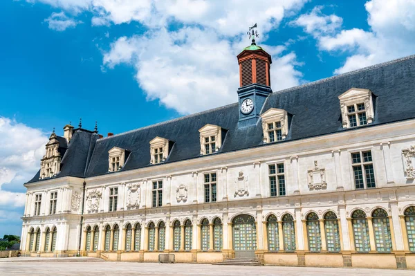 Chateau-Neuf, un palacio en Laval, Francia — Foto de Stock