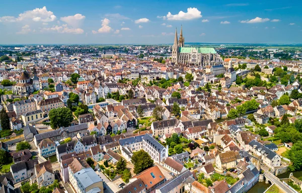 Letecký pohled na město Chartres katedrály. Světového dědictví UNESCO v Eure-et-Loir, Francie — Stock fotografie