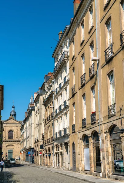 Типичные французские здания в городе Ренн — стоковое фото