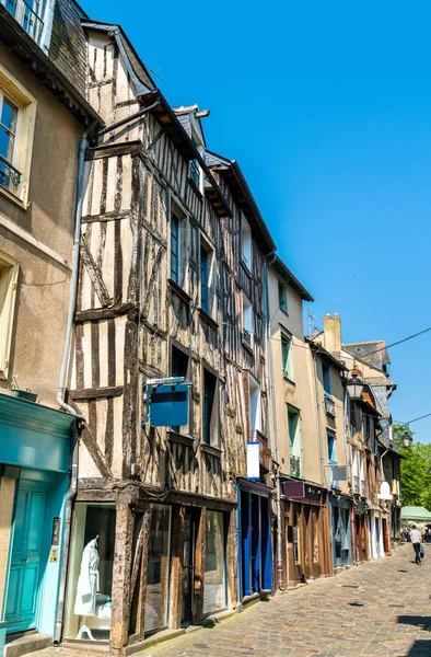 Traditionella korsvirkeshus hus i gamla stan, i Rennes, Frankrike — Stockfoto