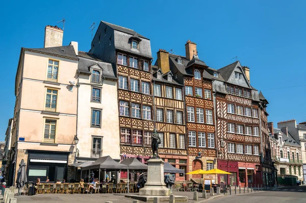 Casas tradicionales de entramado de madera en el casco antiguo de Rennes, Francia —  Fotos de Stock