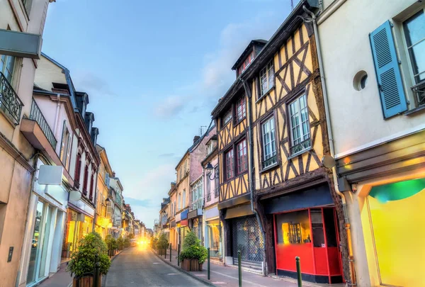 Casas tradicionales de entramado de madera en Dreux, Francia — Foto de Stock