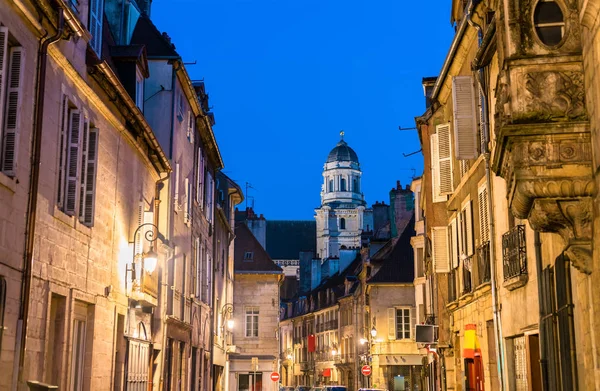 Straat in de oude binnenstad van Dijon, Frankrijk — Stockfoto